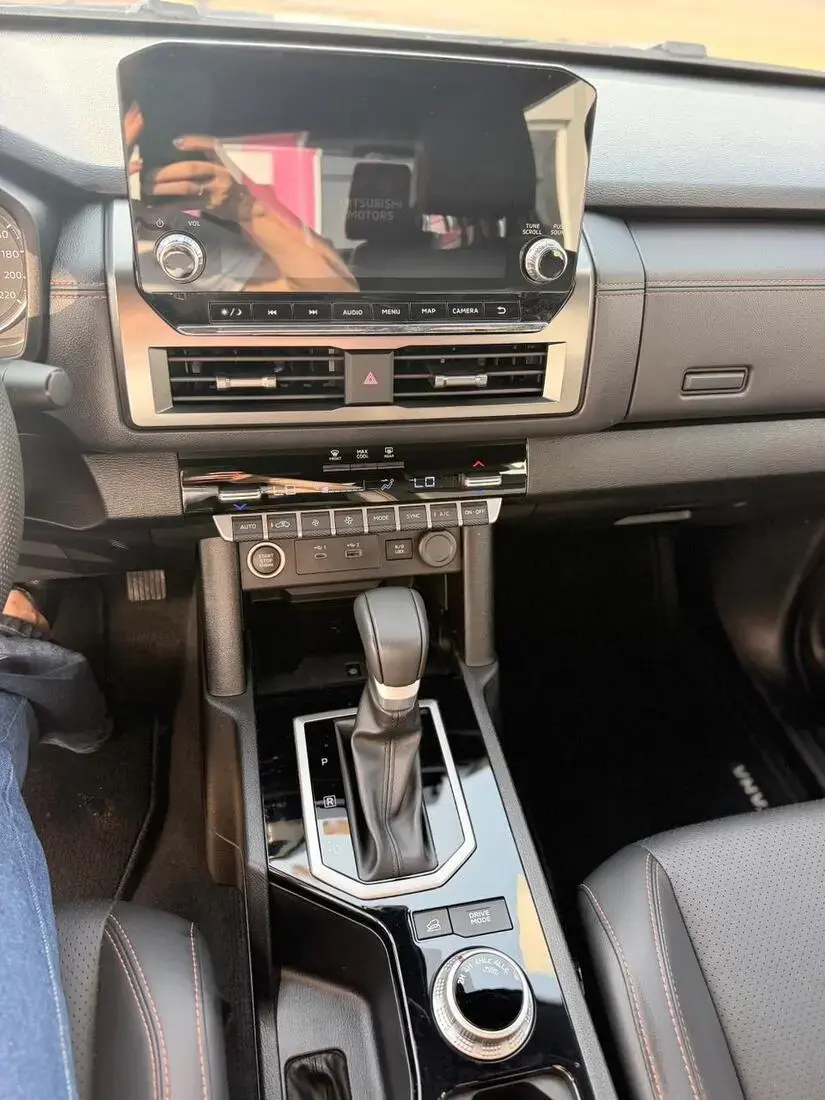 galeria MITSUBISHI TRITON KATANA D 4X4 AT