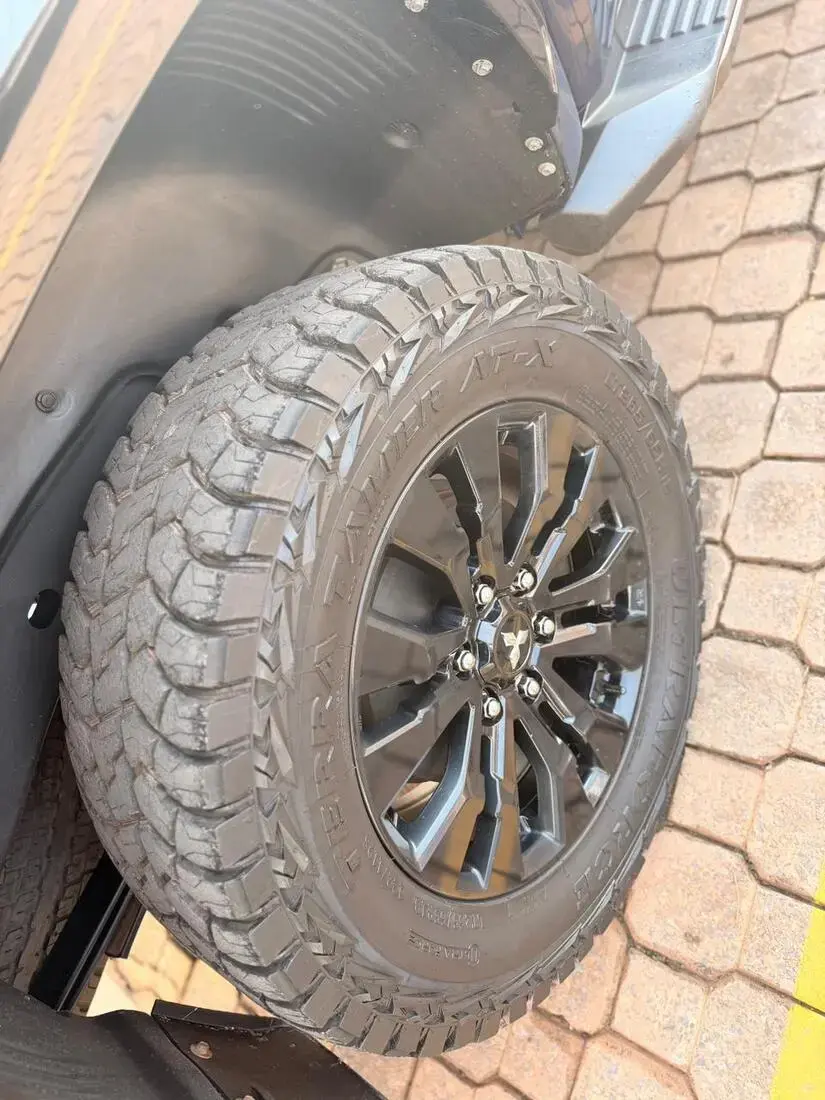 galeria MITSUBISHI TRITON KATANA D 4X4 AT