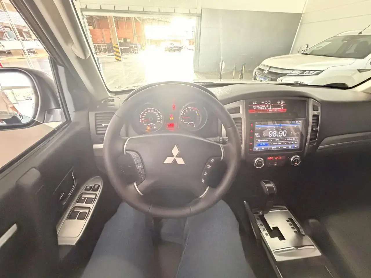 galeria MITSUBISHI PAJERO HPE 3.2 DIESEL