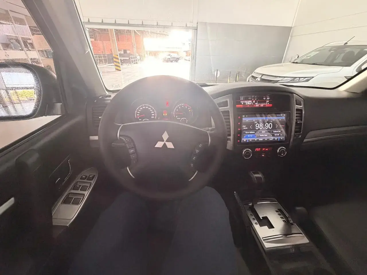 galeria MITSUBISHI PAJERO HPE 3.2 DIESEL