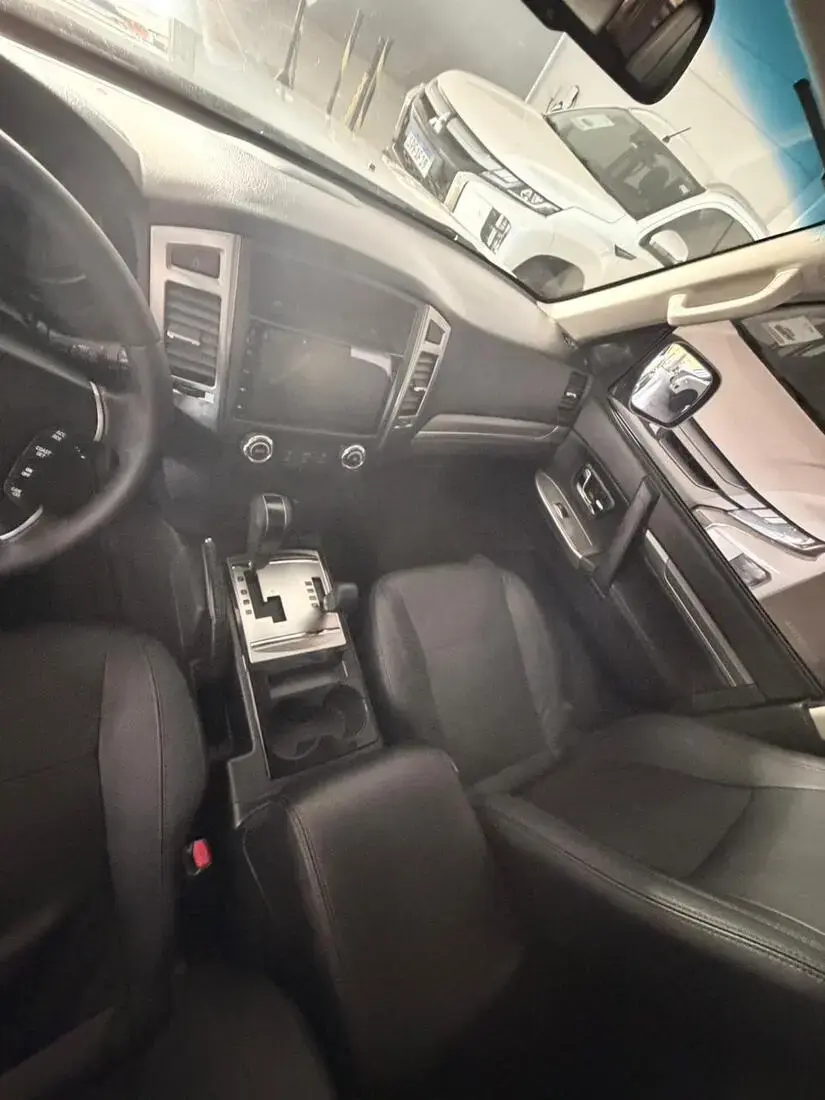 galeria MITSUBISHI PAJERO HPE 3.2 DIESEL