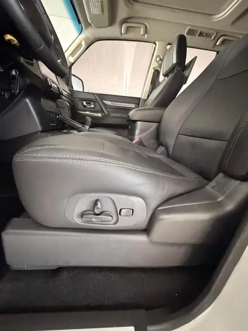 galeria MITSUBISHI PAJERO HPE 3.2 DIESEL