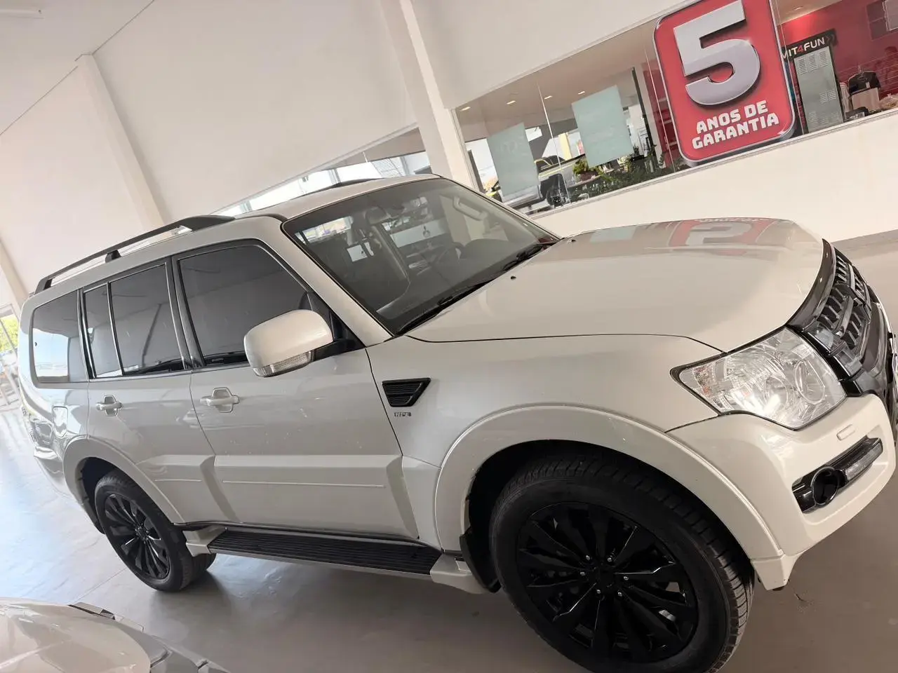 galeria MITSUBISHI PAJERO HPE 3.2 DIESEL