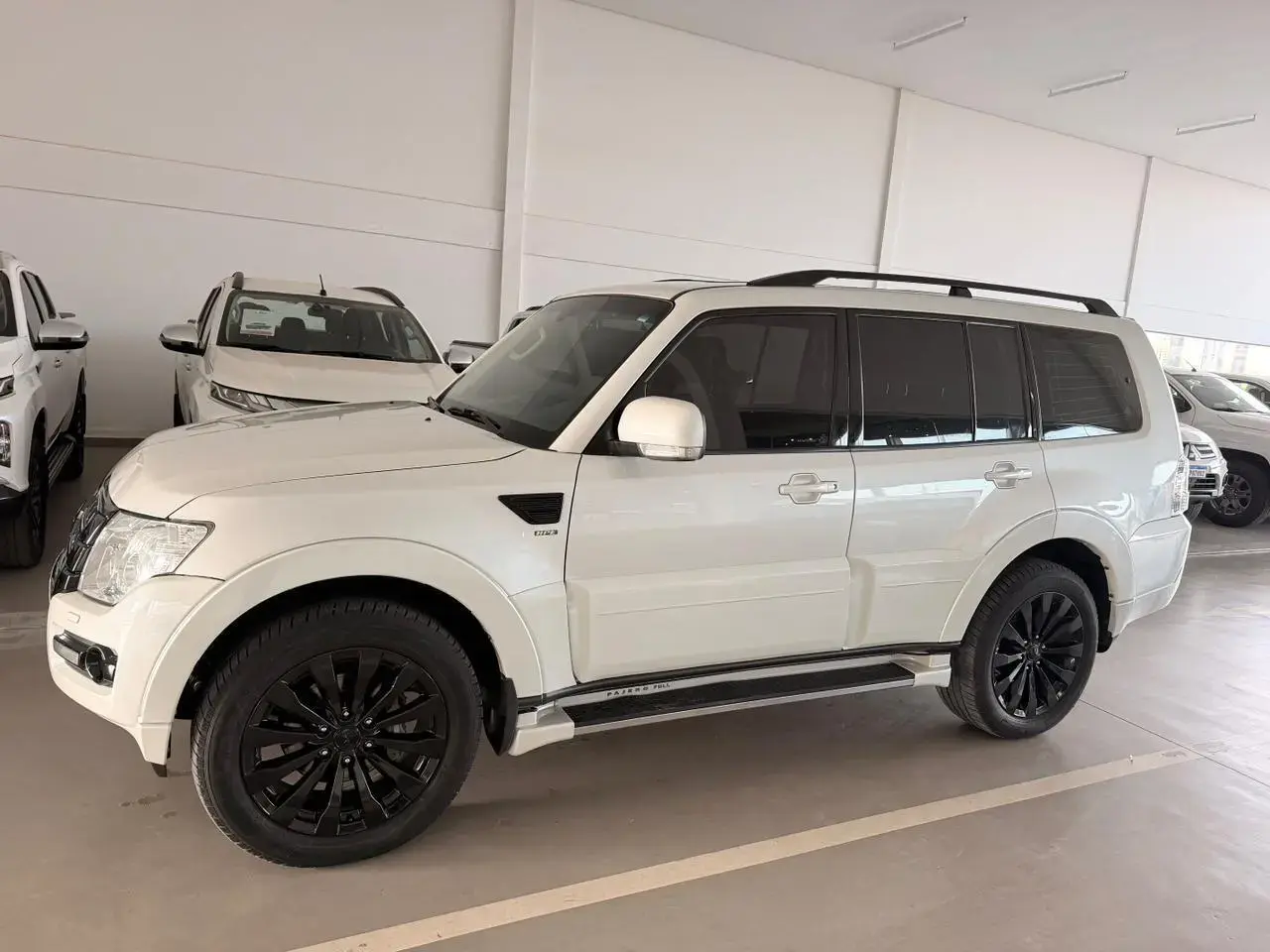 galeria MITSUBISHI PAJERO HPE 3.2 DIESEL