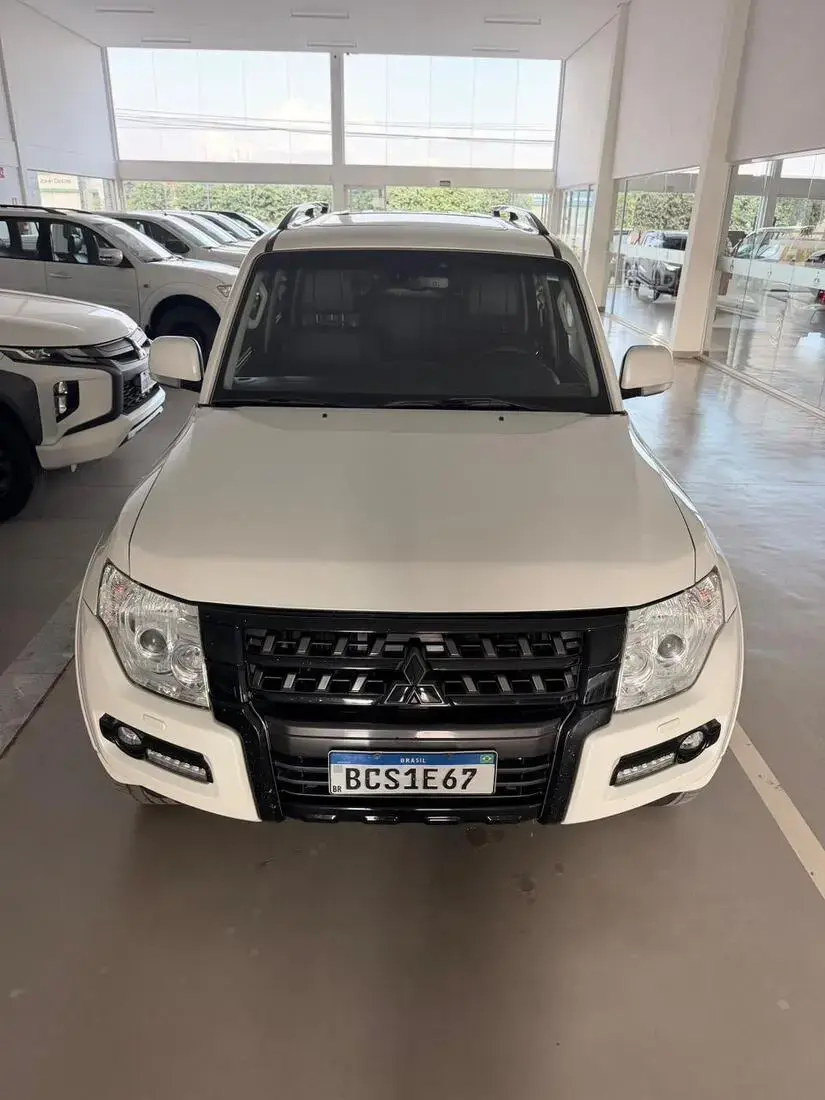 galeria MITSUBISHI PAJERO HPE 3.2 DIESEL