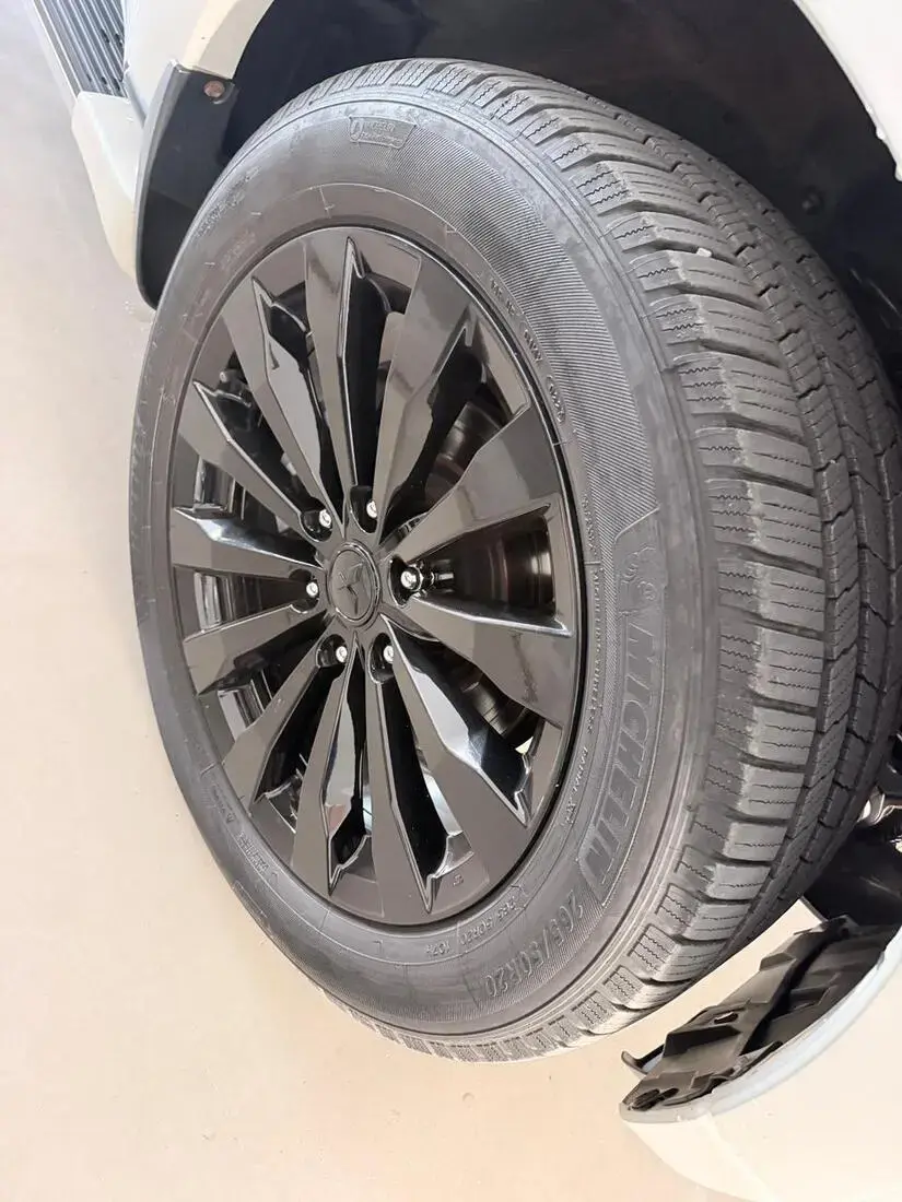 galeria MITSUBISHI PAJERO HPE 3.2 DIESEL