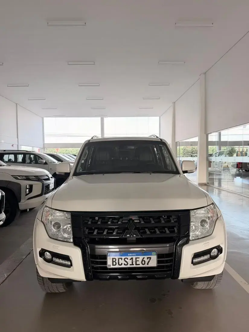 galeria MITSUBISHI PAJERO HPE 3.2 DIESEL
