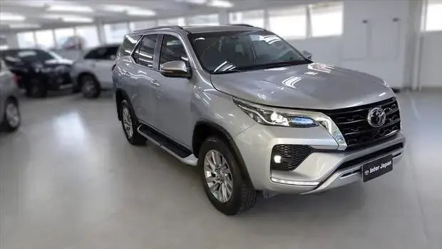 Toyota HILUX SW4 2.8 D-4D TURBO DIESEL SRX 7L 4X4 AUTOMÁTICO