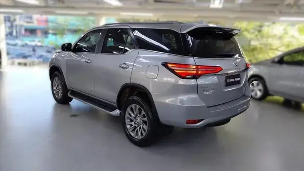 Toyota HILUX SW4 2.8 D-4D TURBO DIESEL SRX 7L 4X4 AUTOMÁTICO