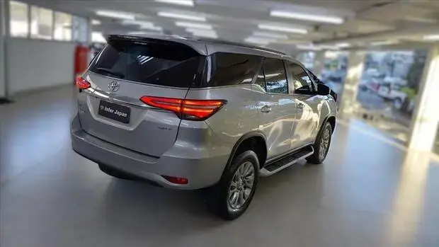Toyota HILUX SW4 2.8 D-4D TURBO DIESEL SRX 7L 4X4 AUTOMÁTICO