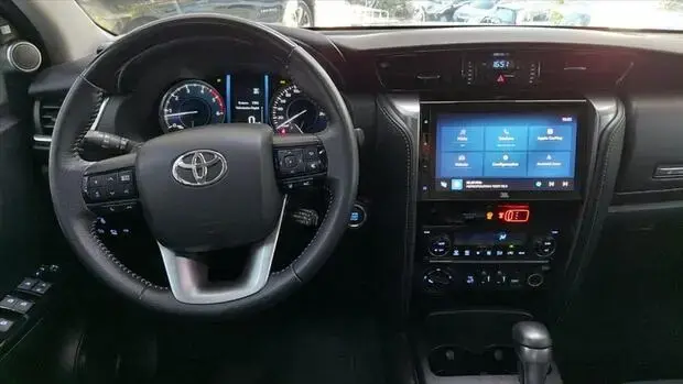 Toyota HILUX SW4 2.8 D-4D TURBO DIESEL SRX 7L 4X4 AUTOMÁTICO