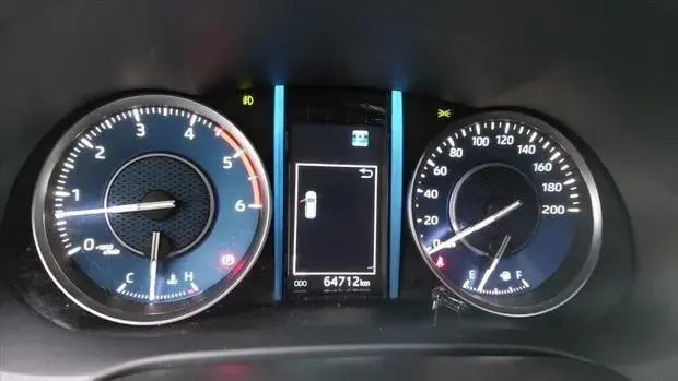 Toyota HILUX SW4 2.8 D-4D TURBO DIESEL SRX 7L 4X4 AUTOMÁTICO