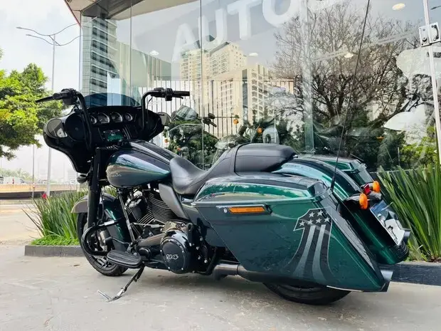 Harley Davidson Street Glide SPECIAL FLHXS