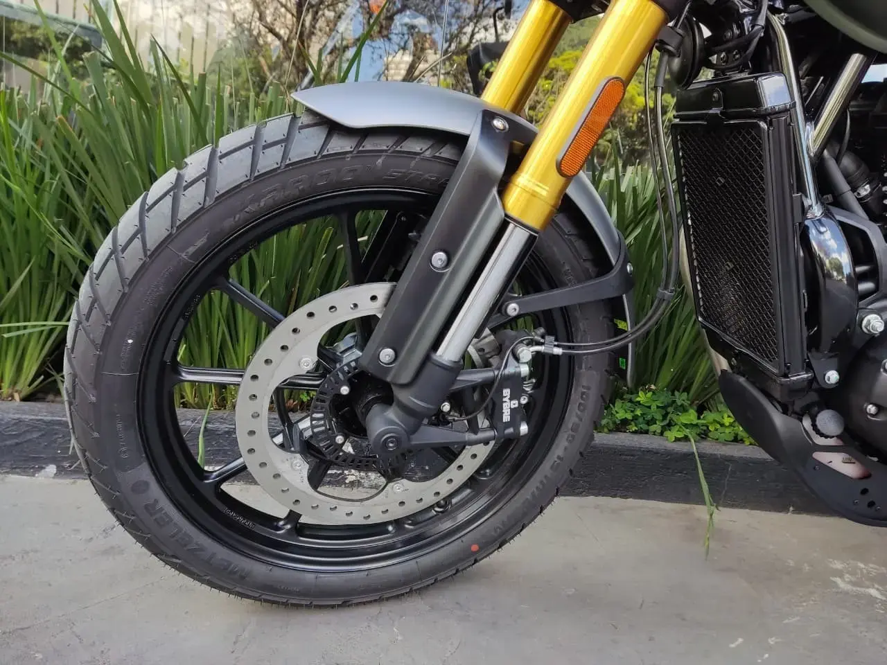 galeria Scrambler 400 X