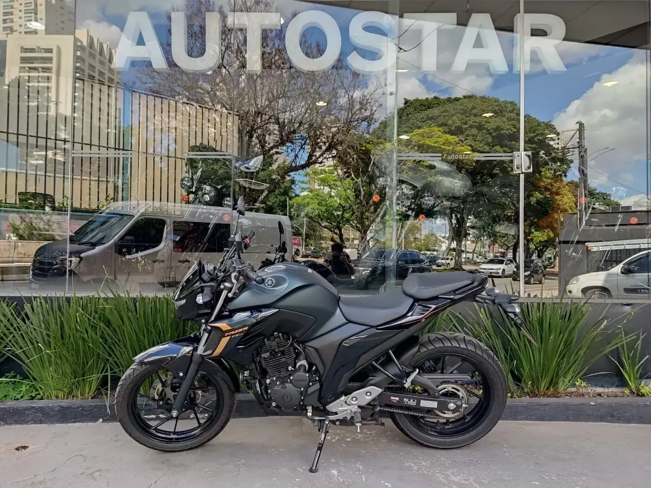galeria Fazer FZ25