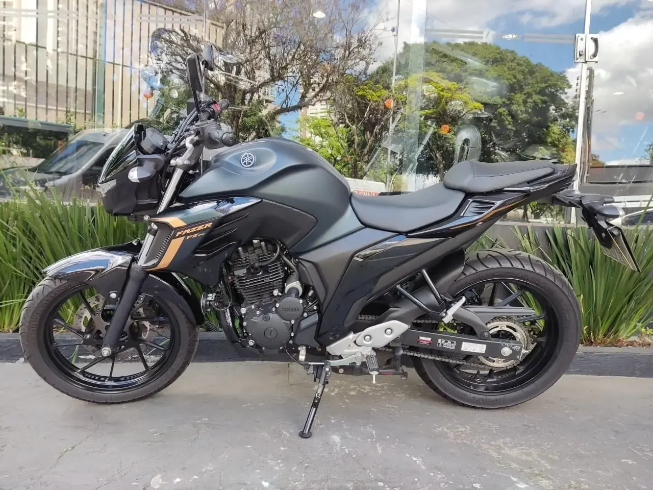 galeria Fazer FZ25