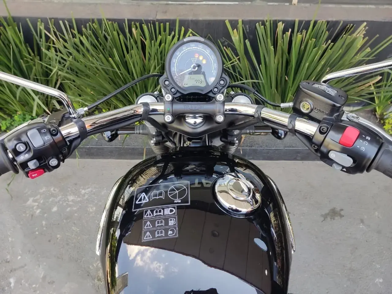 galeria Bonneville Speedmaster