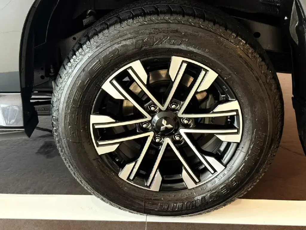galeria PAJERO SPORT