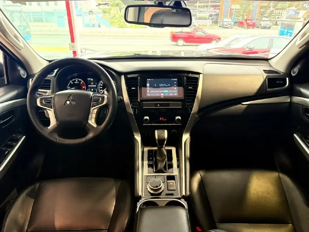 galeria PAJERO SPORT