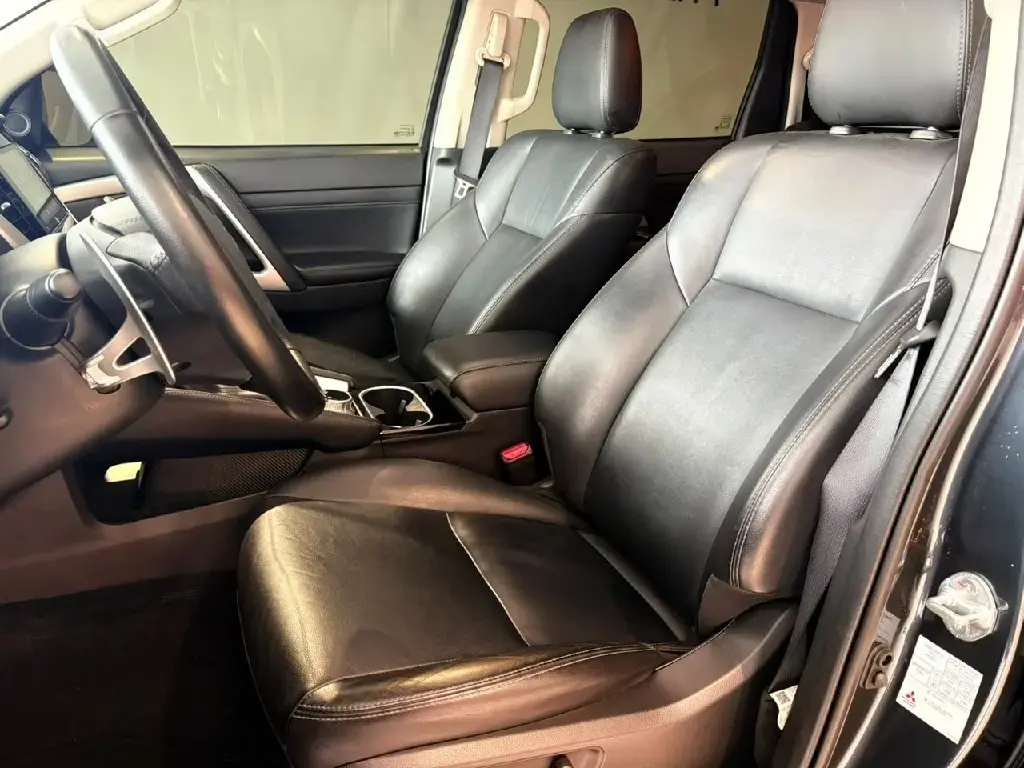 galeria PAJERO SPORT