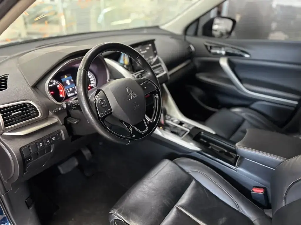 galeria ECLIPSE CROSS