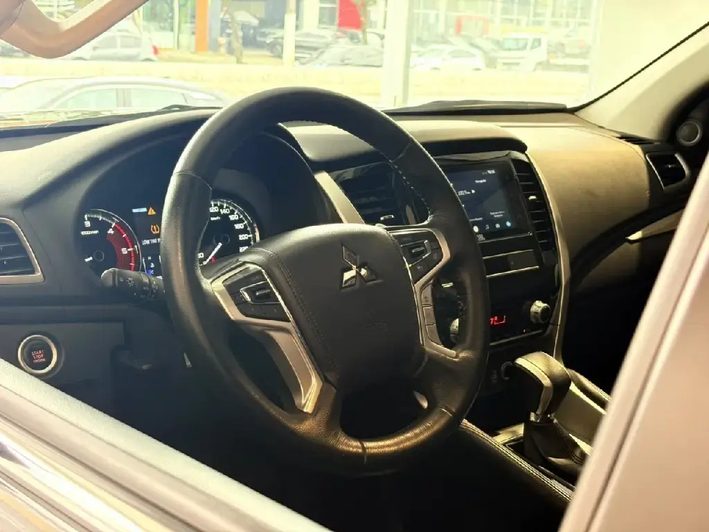 galeria PAJERO SPORT