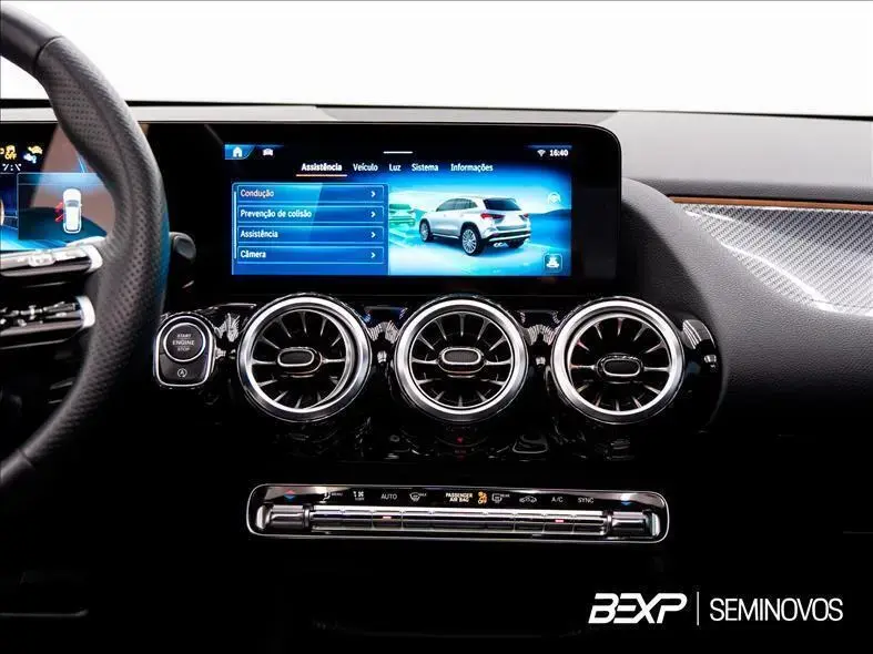 galeria GLA 35 AMG
