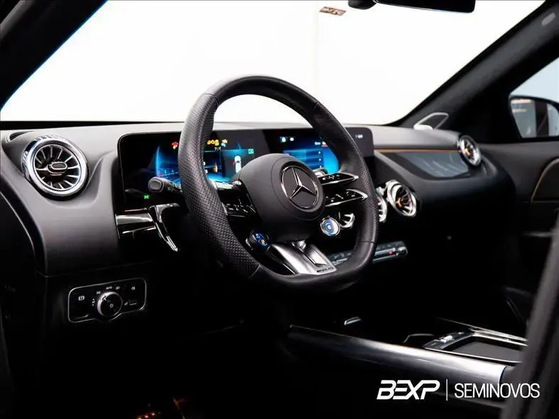 galeria GLA 35 AMG