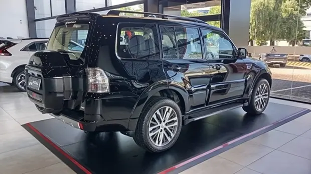 Mitsubishi PAJERO FULL 3.2 HPE 4X4 16V TURBO INTERCOOLER DIESEL 4P AUTOMÁTICO