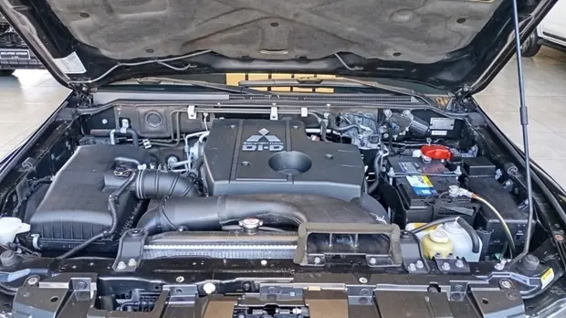 Mitsubishi PAJERO FULL 3.2 HPE 4X4 16V TURBO INTERCOOLER DIESEL 4P AUTOMÁTICO
