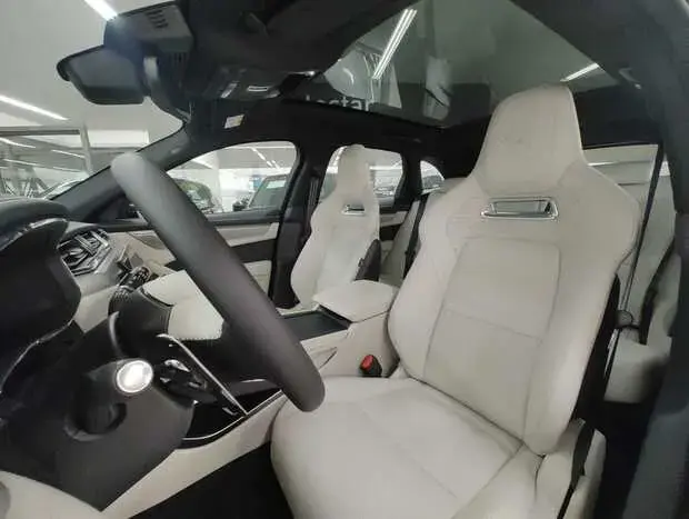Jaguar F-Pace 2.0 R-Dynamic SE 404cv (Híbrido)