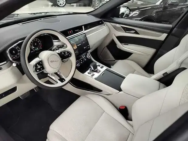 Jaguar F-Pace 2.0 R-Dynamic SE 404cv (Híbrido)
