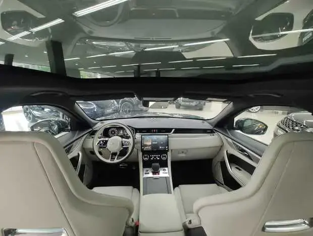 Jaguar F-Pace 2.0 R-Dynamic SE 404cv (Híbrido)