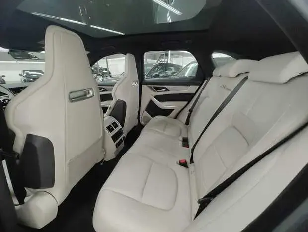 Jaguar F-Pace 2.0 R-Dynamic SE 404cv (Híbrido)