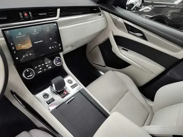 Jaguar F-Pace 2.0 R-Dynamic SE 404cv (Híbrido)