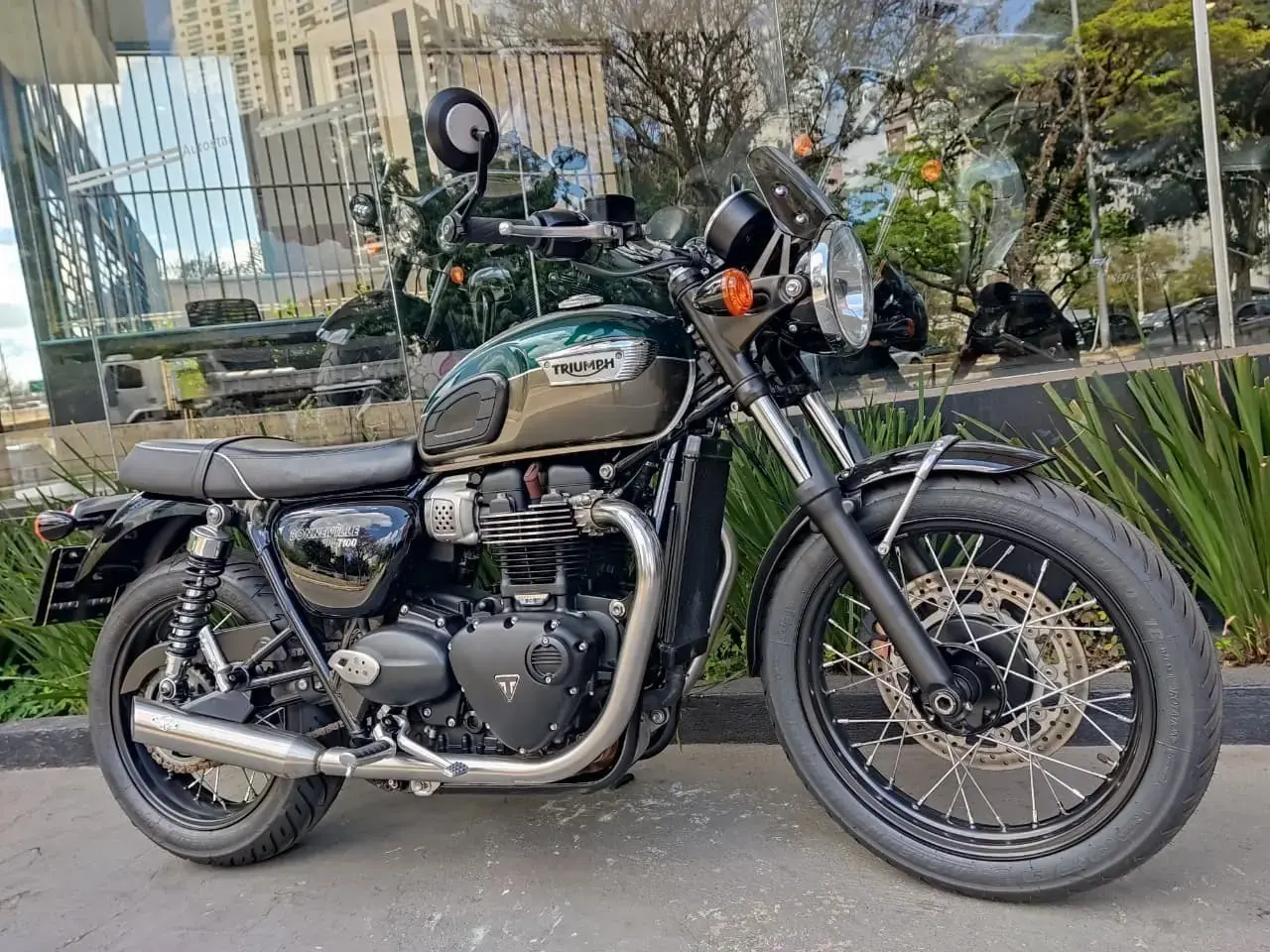 galeria Bonneville T100