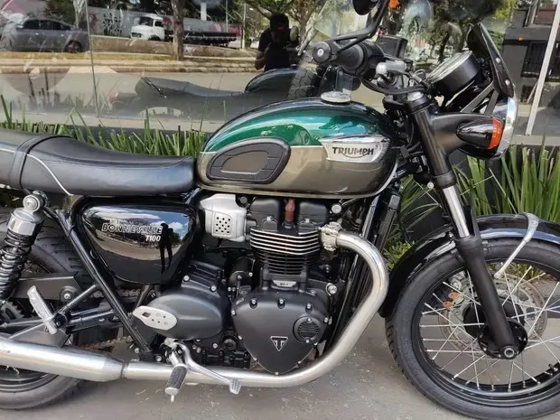 Triumph Bonneville T100 ABS
