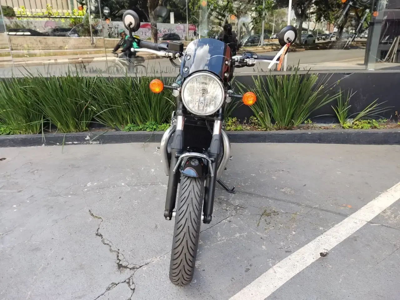 galeria Bonneville T100