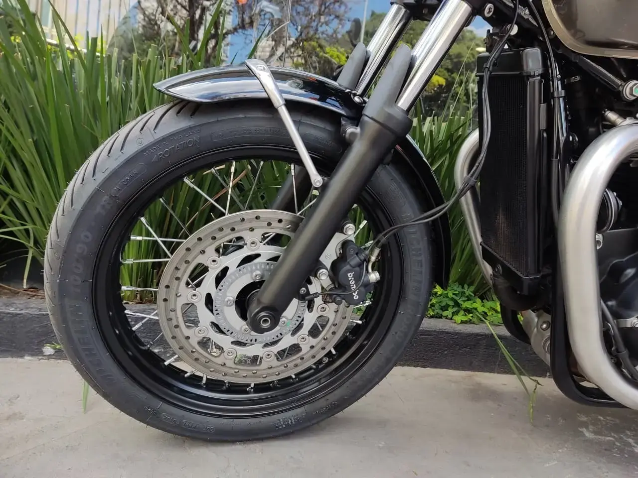 galeria Bonneville T100