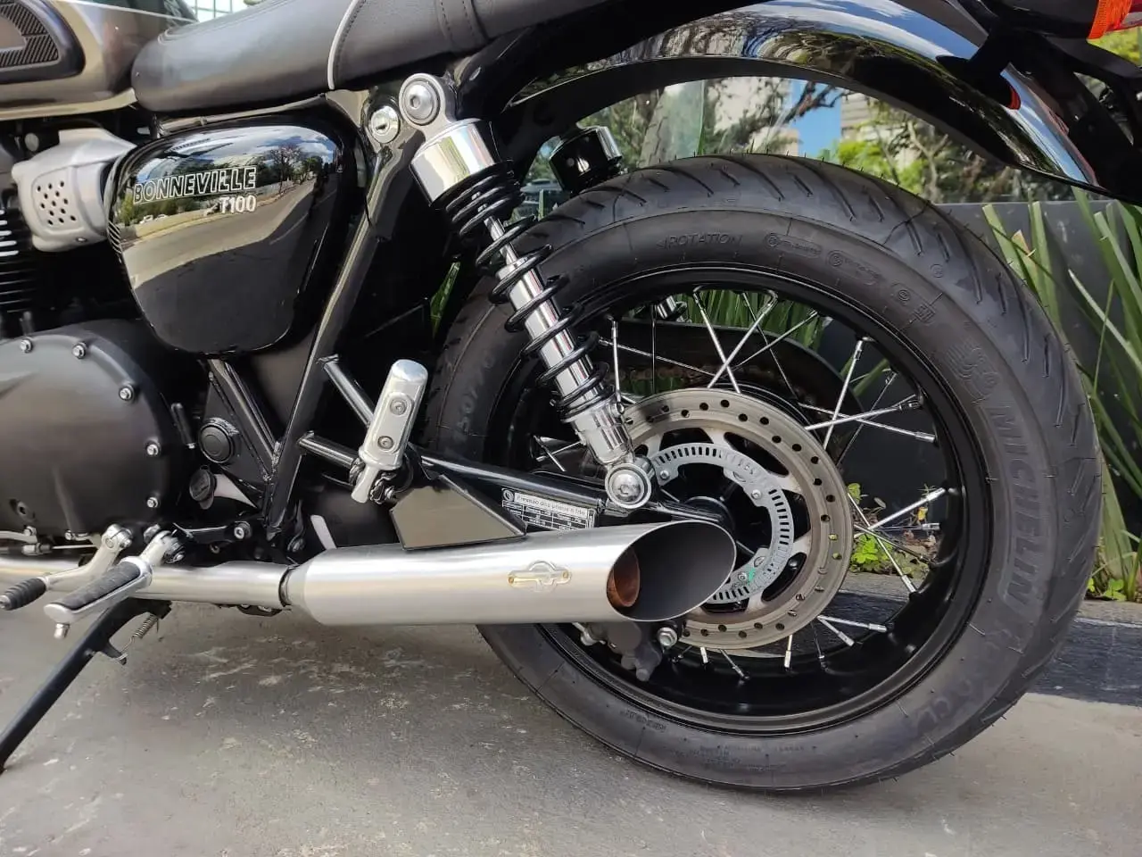 galeria Bonneville T100
