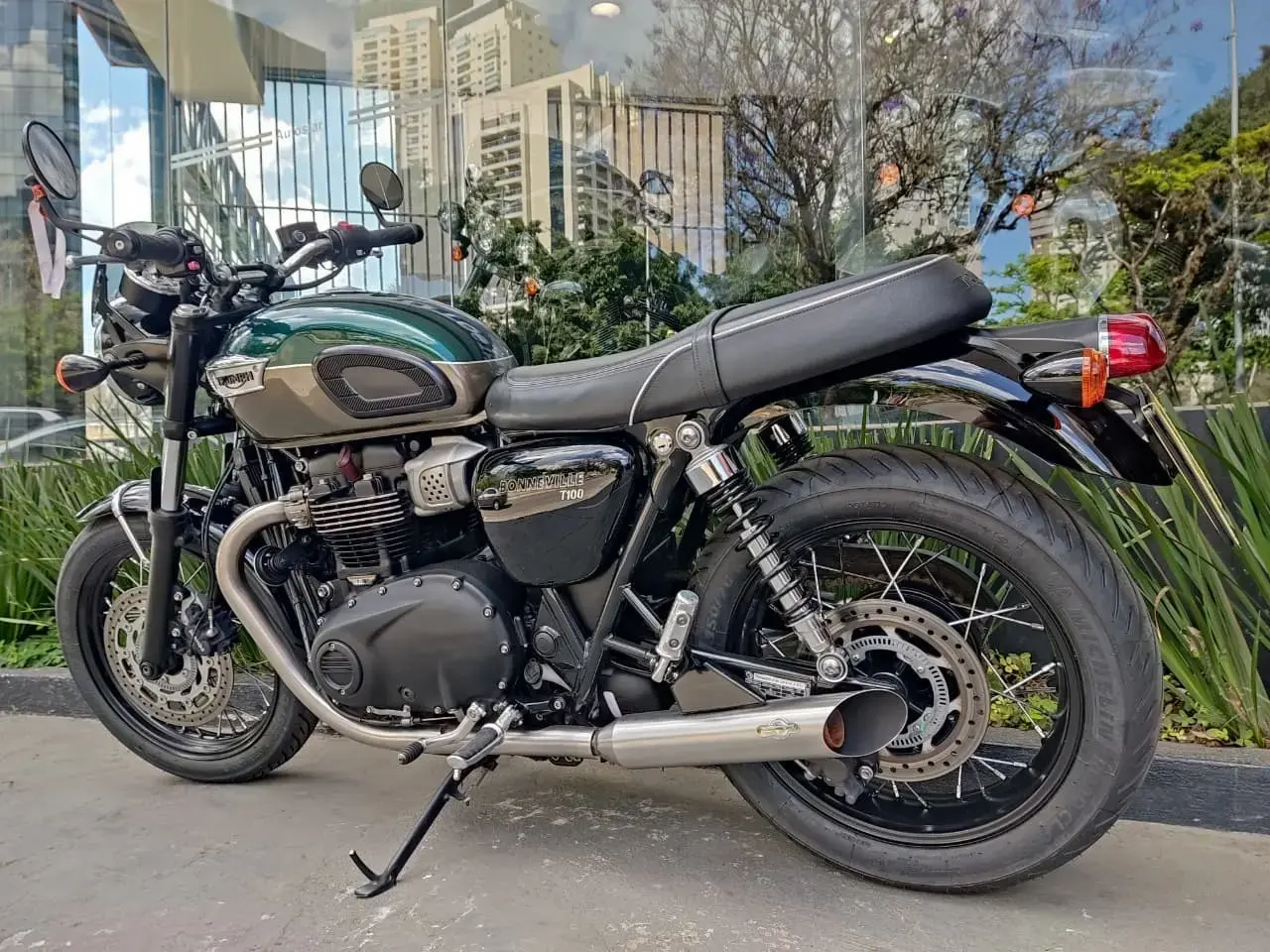 galeria Bonneville T100