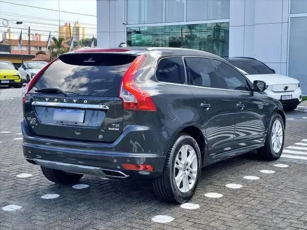 Volvo XC60 2.0 T5 MOMENTUM GASOLINA 4P AUTOMÁTICO
