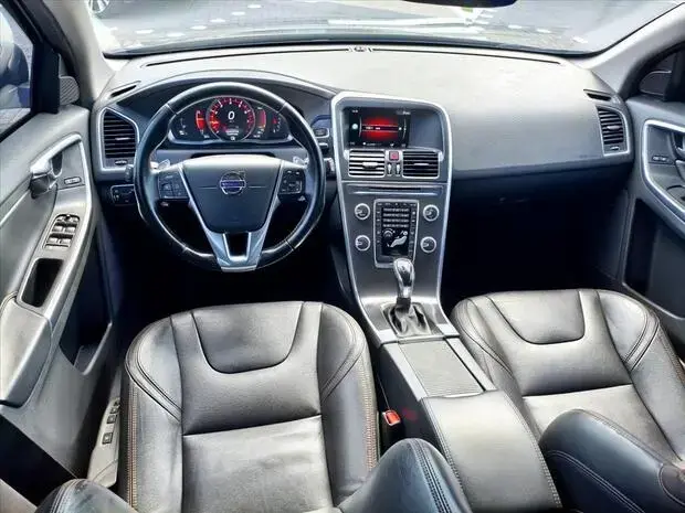 Volvo XC60 2.0 T5 MOMENTUM GASOLINA 4P AUTOMÁTICO