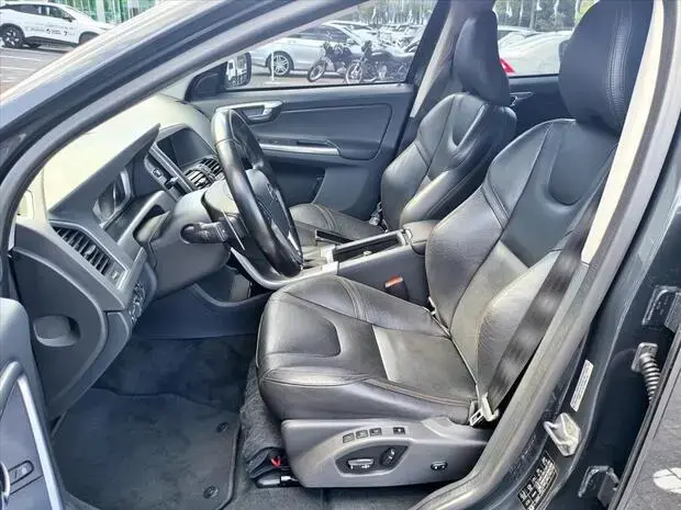Volvo XC60 2.0 T5 MOMENTUM GASOLINA 4P AUTOMÁTICO