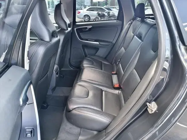 Volvo XC60 2.0 T5 MOMENTUM GASOLINA 4P AUTOMÁTICO