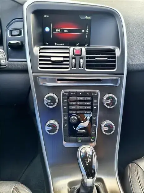 Volvo XC60 2.0 T5 MOMENTUM GASOLINA 4P AUTOMÁTICO