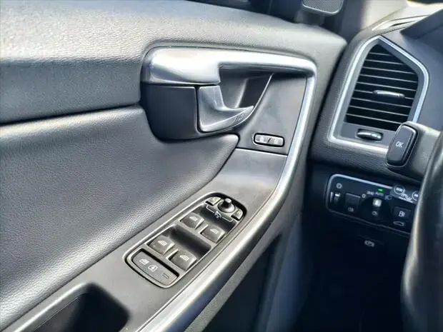Volvo XC60 2.0 T5 MOMENTUM GASOLINA 4P AUTOMÁTICO