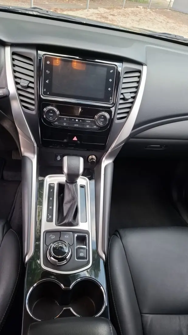 galeria PAJERO SPORT