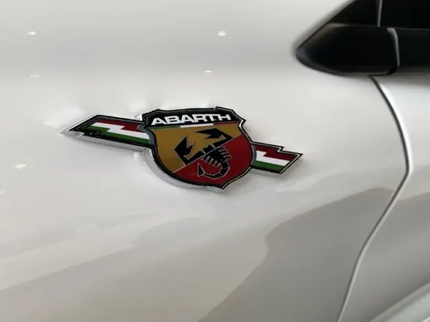 Fiat FASTBACK 1.3 TURBO 270 FLEX ABARTH AT6