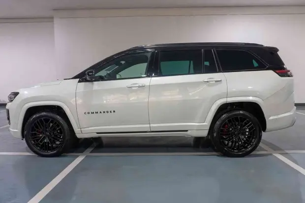 Jeep COMMANDER 2.0 HURRICANE 4 TURBO GASOLINA BLACKHAWK AT9
